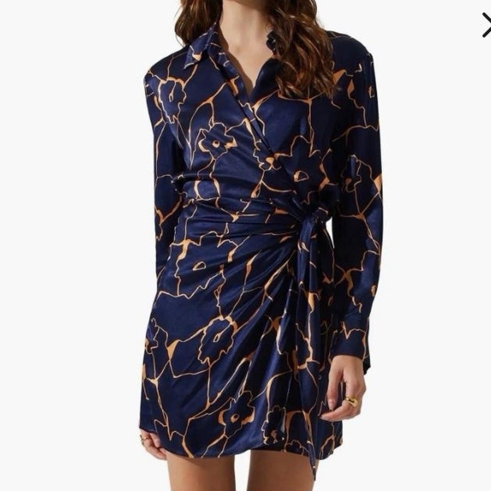 ASTR The Label Brielle Floral Long Sleeve Satin Wrap Taupe/Navy Mini Dress, Sz L